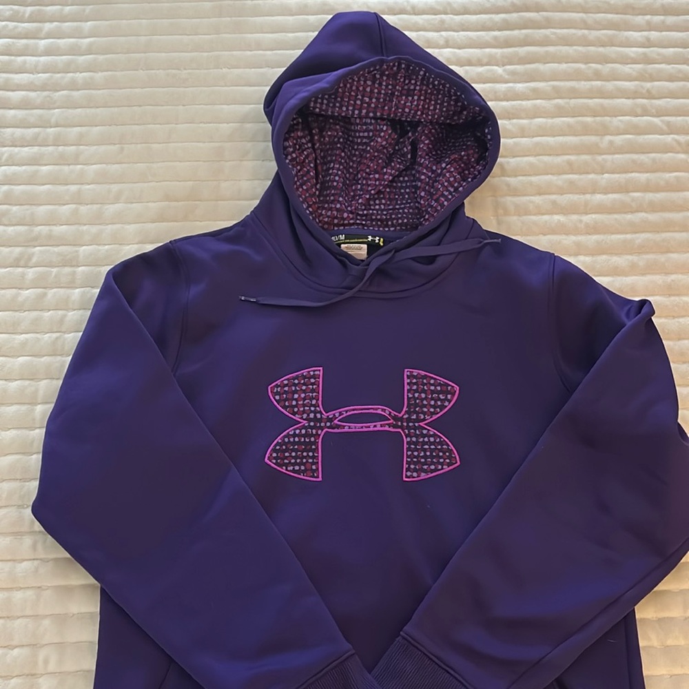 Women’s Medium Under Armour hoodie